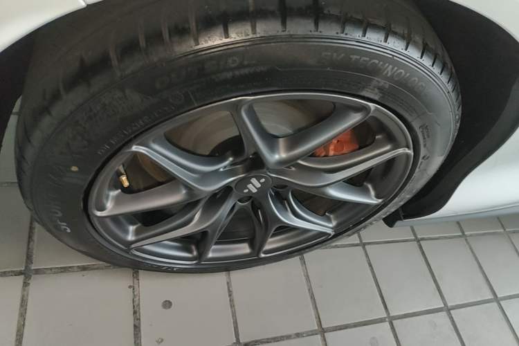 Used IM L6 2024 Max Standard Edition Right Rear Wheel Hub
