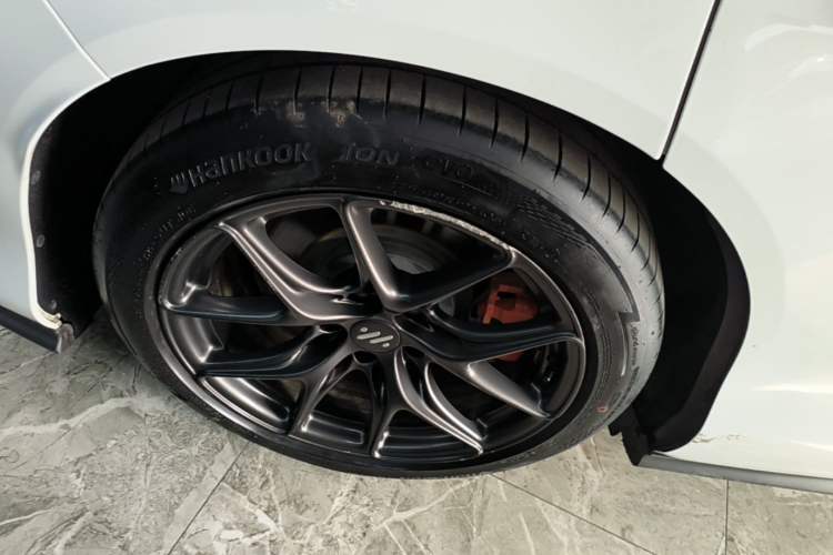 Used IM L6 2024 Max Standard Edition Right Rear Wheel Hub