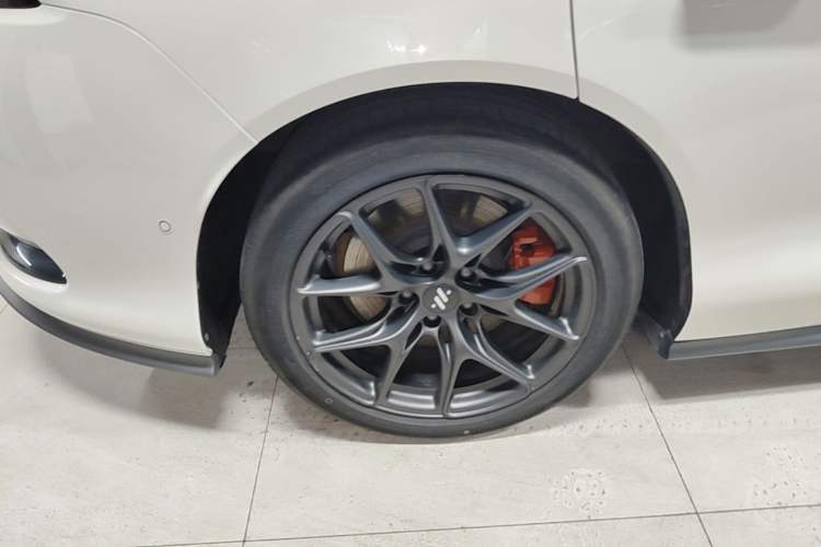 Used IM L6 2024 Max Standard Edition Right Rear Wheel Hub