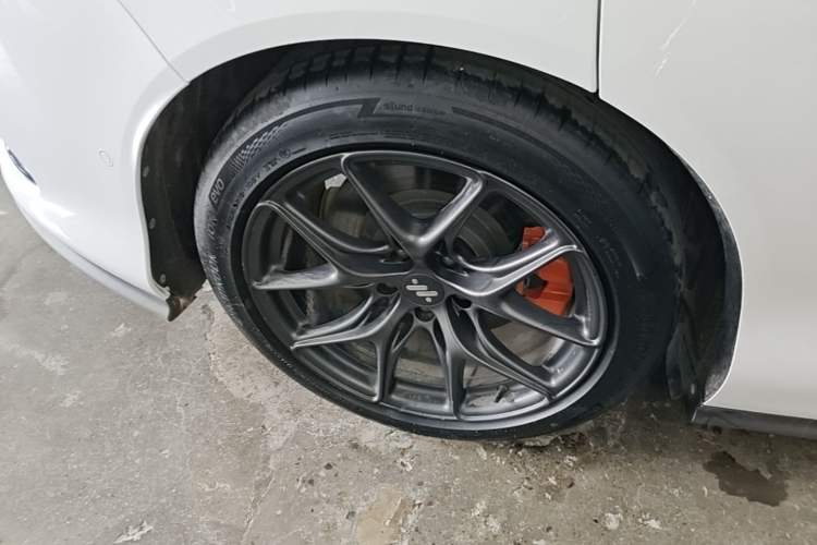 Used IM L6 2024 Max Standard Edition Right Rear Wheel Hub
