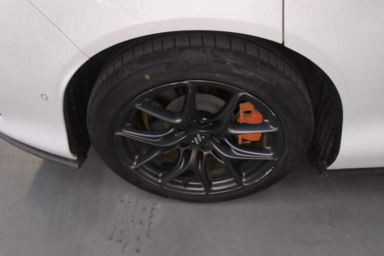 Used IM L6 2024 Max Standard Edition Right Rear Wheel Hub