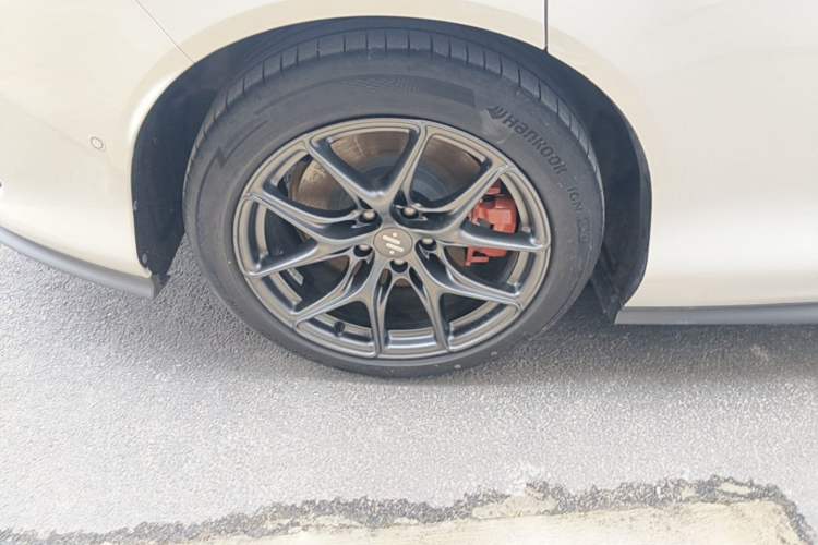 Used IM L6 2024 Max Standard Edition Right Rear Wheel Hub