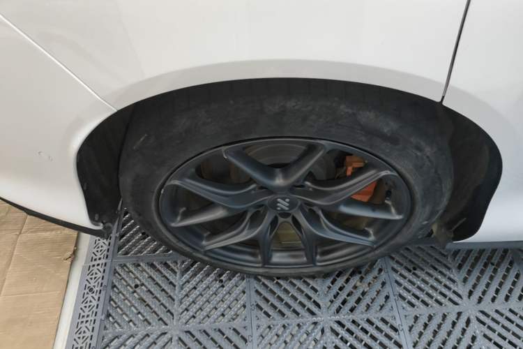 Used IM L6 2024 Max Standard Edition Right Rear Wheel Hub