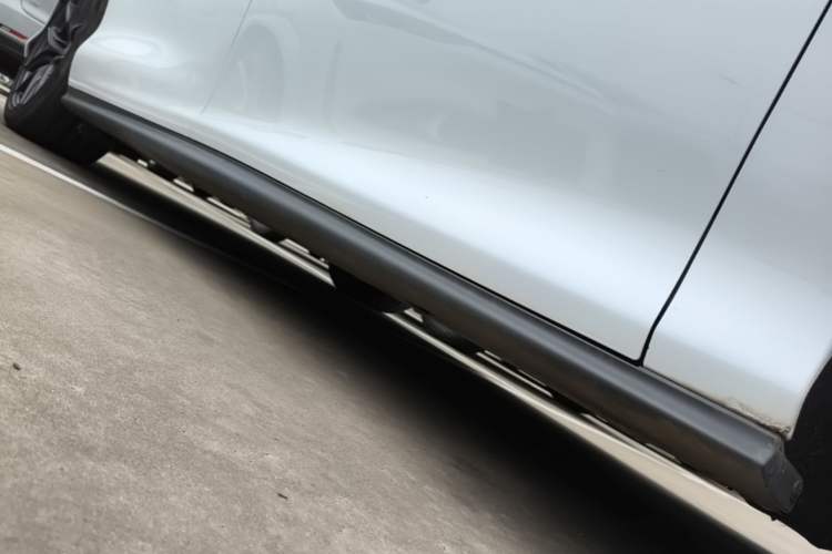 Used IM L6 2024 Max Standard Edition Right Side Sill