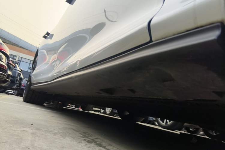 Used IM L6 2024 Max Standard Edition Right Side Sill