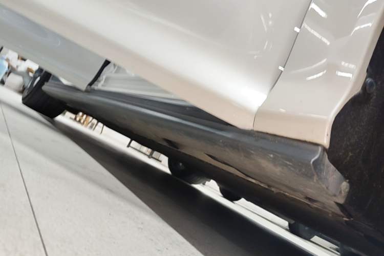 Used IM L6 2024 Max Standard Edition Right Side Sill