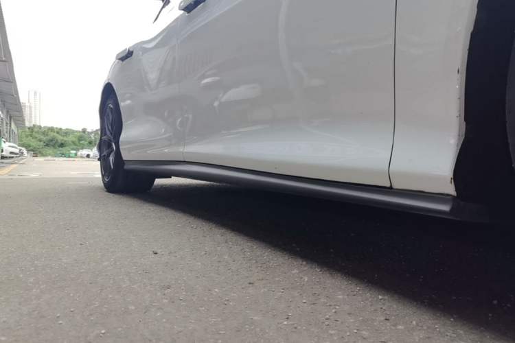 Used IM L6 2024 Max Standard Edition Right Side Sill