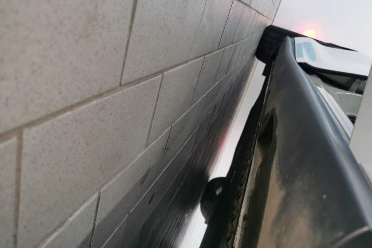 Used IM L6 2024 Max Standard Edition Right Side Sill