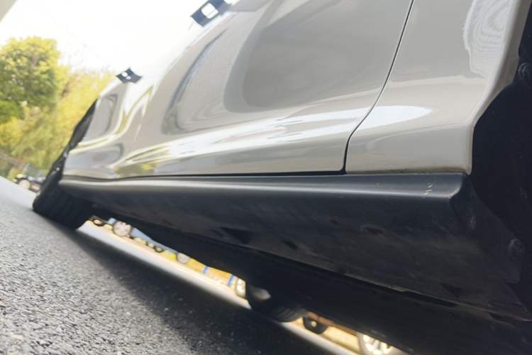 Used IM L6 2024 Max Standard Edition Right Side Sill