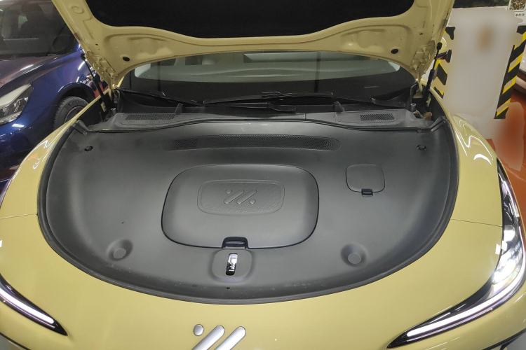 Used IM L6 2024 Max Standard Edition Engine Bay