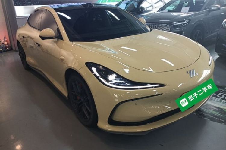 Used IM L6 2024 Max Standard Edition Front Right 45 Deg