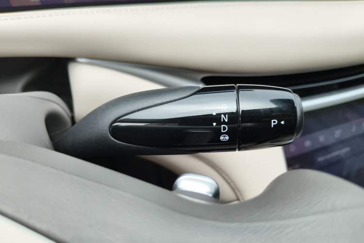 Used IM L6 2024 Max Standard Edition Gear Lever