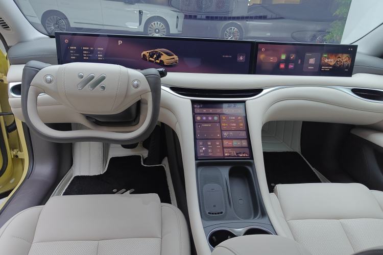 Used IM L6 2024 Max Enhanced Performance Edition Interior 2