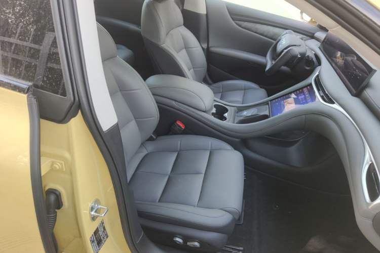 Used IM L6 2024 Max Standard Edition Right Front Seat