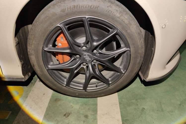 Used IM L6 2024 Max Standard Edition Right Front Wheel Hub
