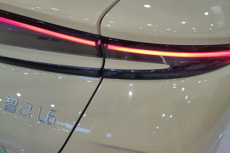 Used IM L6 2024 Max Enhanced Performance Edition Right Rear Taillight