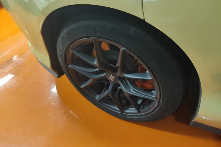 Used IM L6 2024 Max Standard Edition Right Rear Wheel Hub