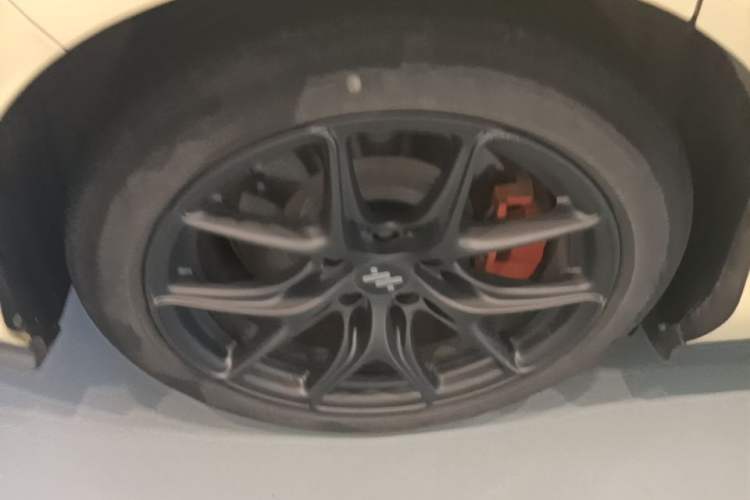 Used IM L6 2024 Max Standard Edition Right Rear Wheel Hub
