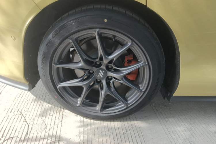 Used IM L6 2024 Max Standard Edition Right Rear Wheel Hub