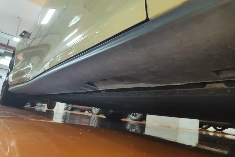 Used IM L6 2024 Max Standard Edition Right Side Sill