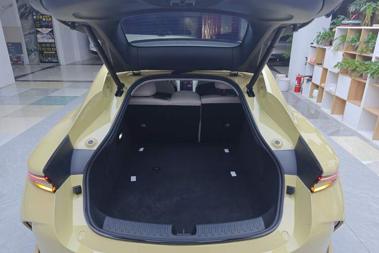 Used IM L6 2024 Max Enhanced Performance Edition Trunk