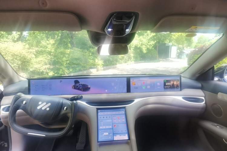Used IM L6 2025 Ultra Model Center Console