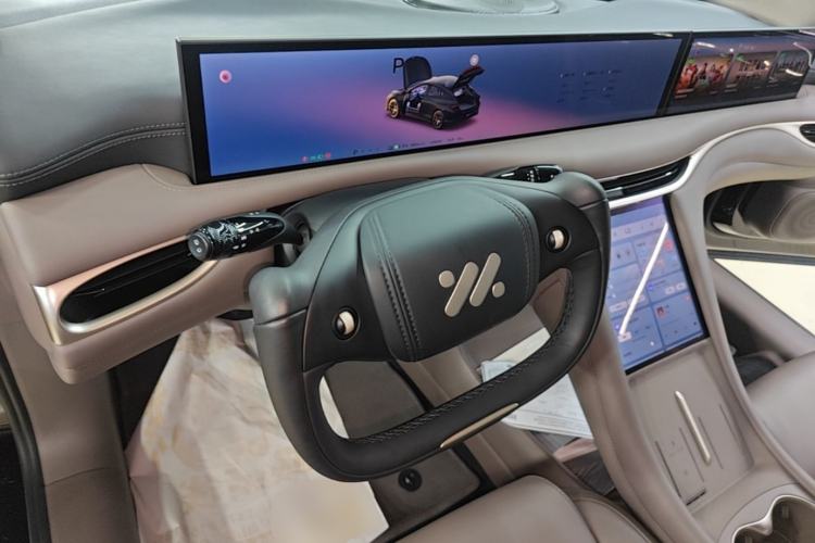Used IM L6 2025 Ultra Model Center Console