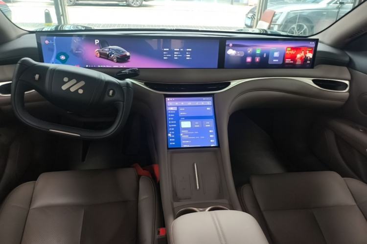 Used IM L6 2025 Ultra Model Center Console