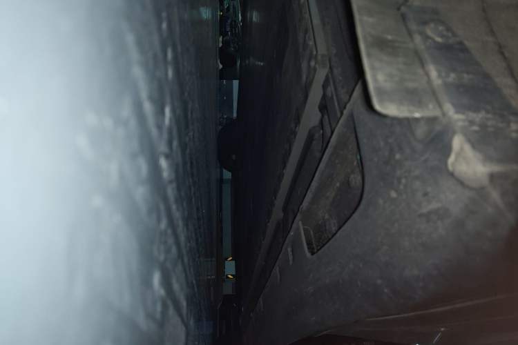 Used IM L6 2025 Max Chassis Rear Right