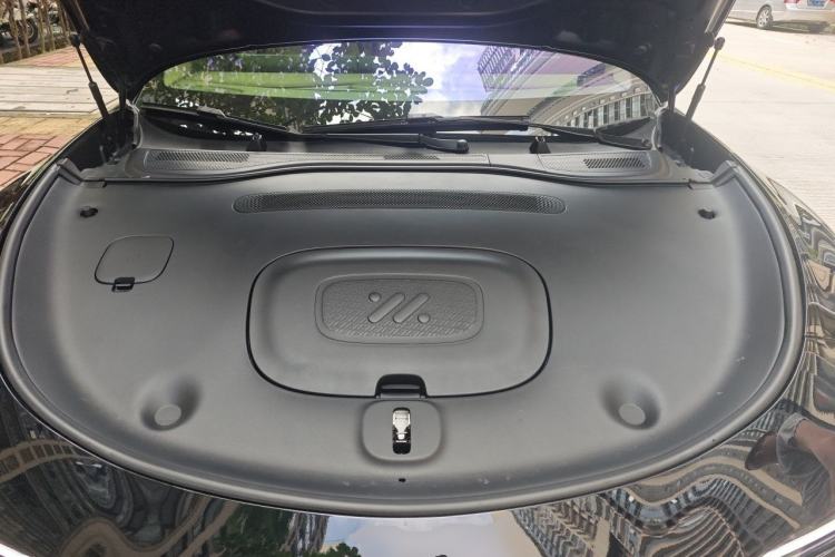 Used IM L6 2025 Max+ Engine Bay