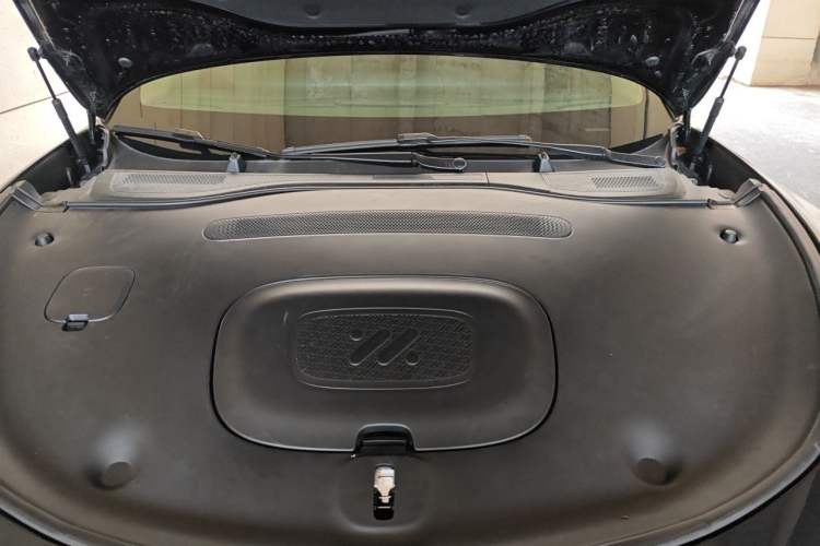 Used IM L6 2025 Ultra Model Engine Bay