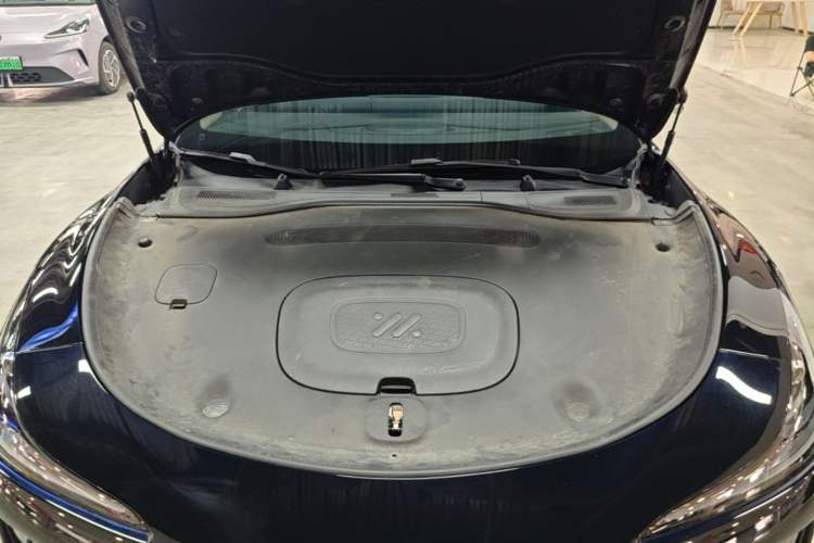Used IM L6 2025 Ultra Model Engine Bay