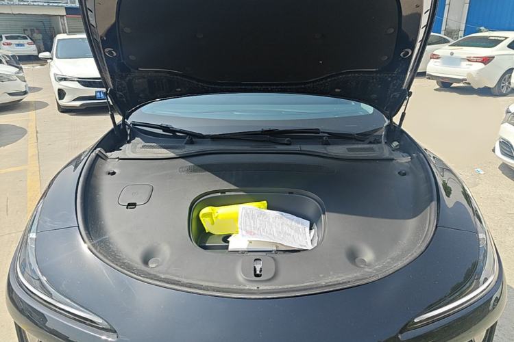 Used IM L6 2025 Ultra Model Engine Bay