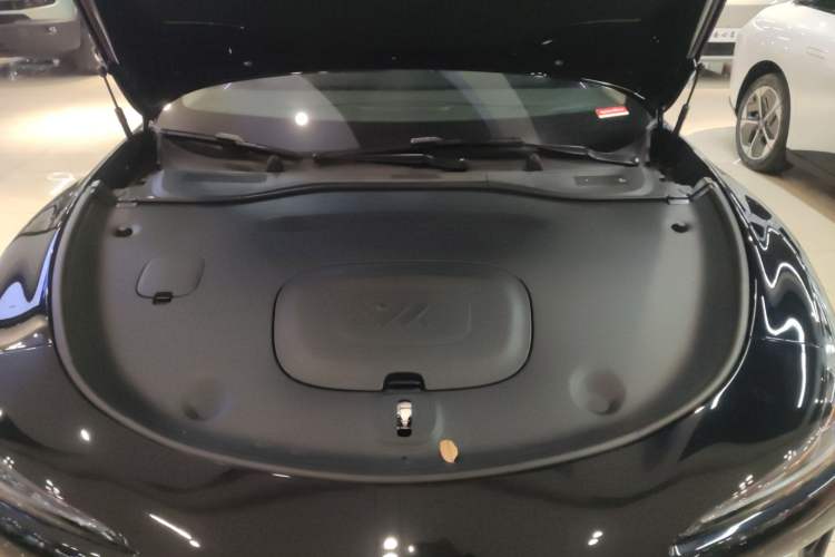Used IM L6 2025 Ultra Model Engine Bay