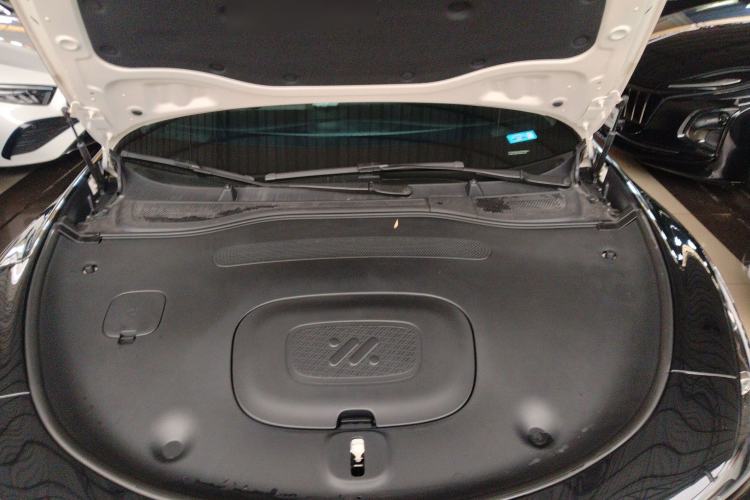 Used IM L6 2025 Max Engine Bay