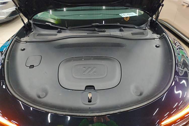 Used IM L6 2025 Ultra Model Engine Bay