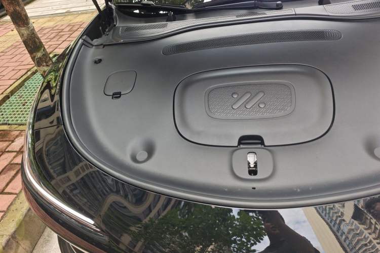Used IM L6 2025 Max+ Engine Bay Right
