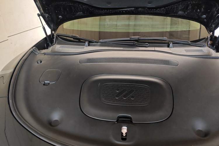 Used IM L6 2025 Ultra Model Engine Bay Right