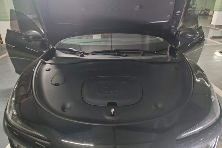 Used IM L6 2025 Max Engine Bay