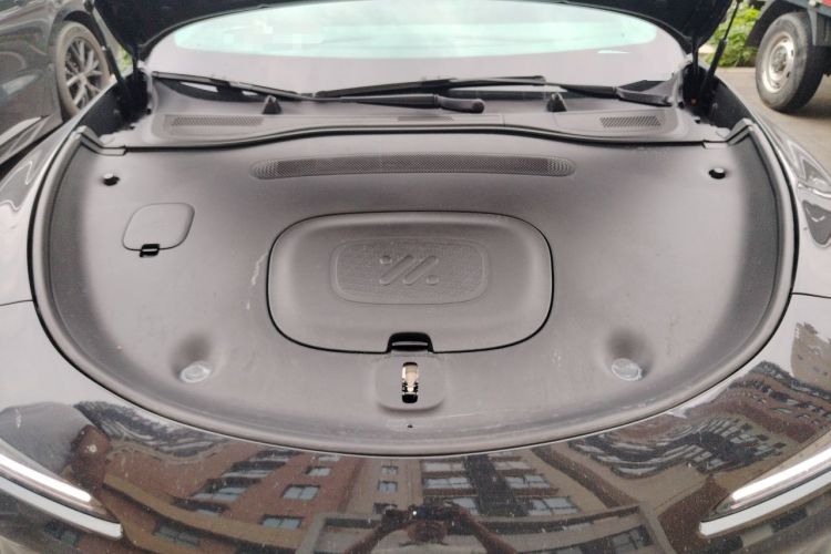 Used IM L6 2025 Max Engine Bay