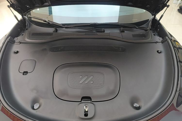 Used IM L6 2025 Max Engine Bay