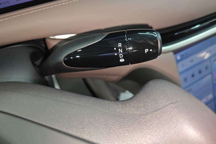 Used IM L6 2025 Ultra Model Gear Lever