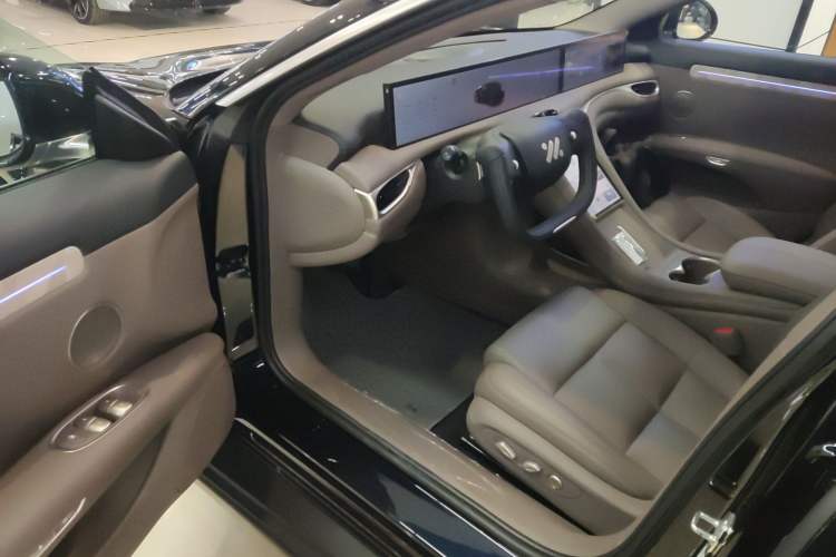 Used IM L6 2025 Ultra Model Interior 3