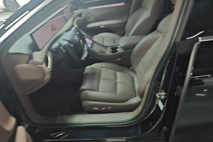 Used IM L6 2025 Max+ Left Front Seat