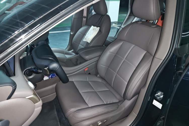 Used IM L6 2025 Max Left Front Seat