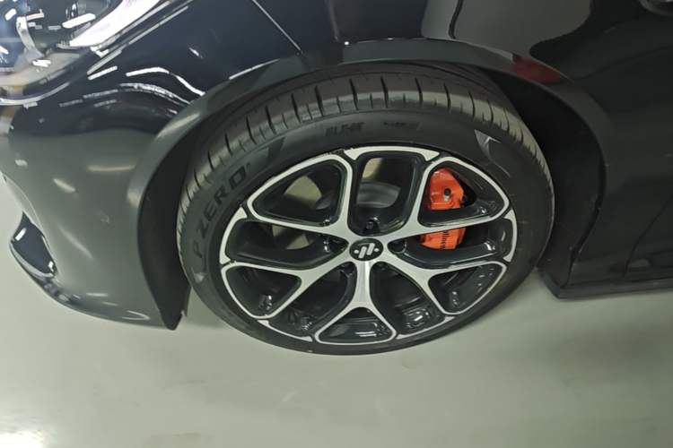 Used IM L6 2025 Max+ Left Front Wheel Hub