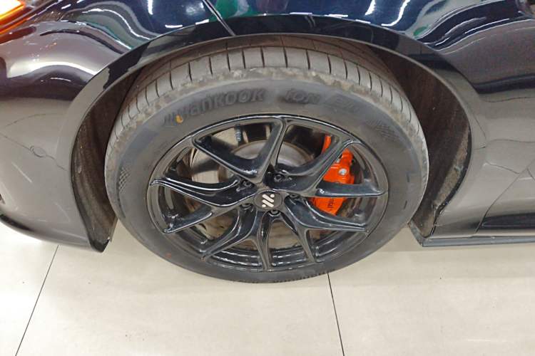 Used IM L6 2025 Ultra Model Left Front Wheel Hub