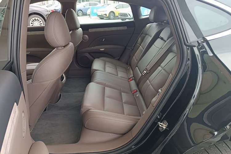 Used IM L6 2025 Ultra Model Left Rear Seat