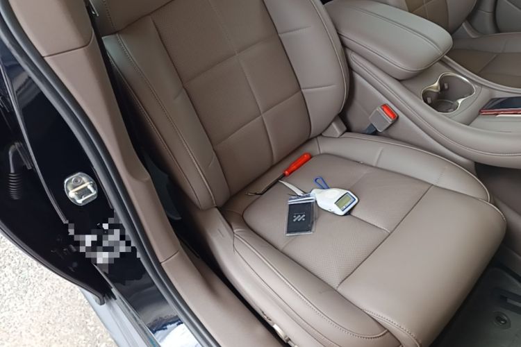 Used IM L6 2025 Ultra Model Right Front Seat