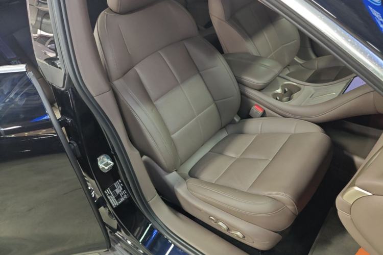 Used IM L6 2025 Ultra Model Right Front Seat